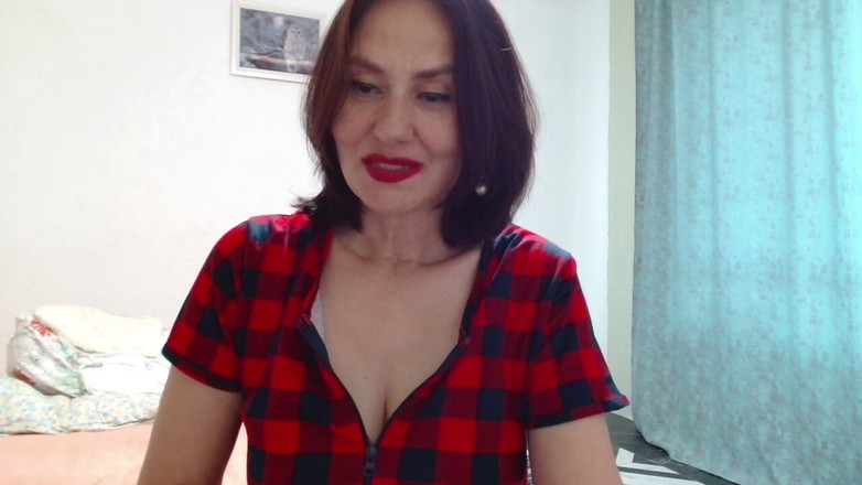 ANGELA_LADY: Une MILF se fait toucher doucement les seins et gémir...