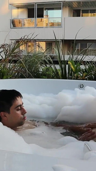 Gorący seks w jacuzzi z Lynn Scream