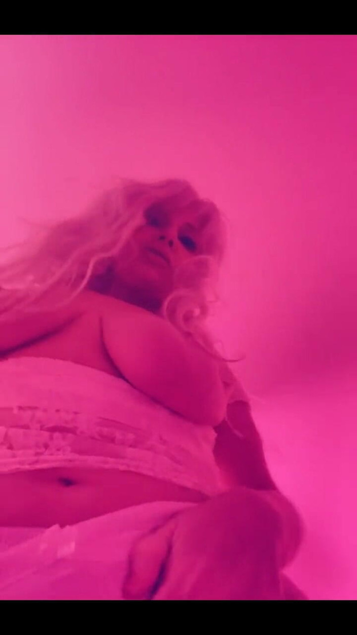 PaintedRose: 나는 침대에 와서 내 가까이 몸을 잡고 싶어?