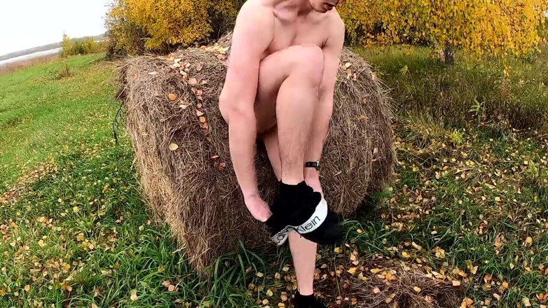 Dick Boys Studio: Jerking off a Big Cock Outdoors