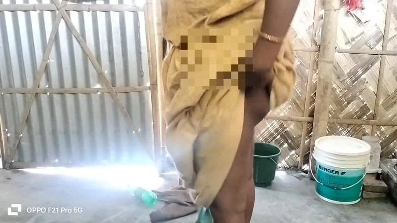 Sexy biwi: Poté, co bhabhi vytáhla vlasy, udělala ji pěknou a ošukala...