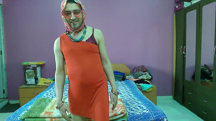 Cute & Nude Crossdresser: Sexy sissy crossdresser sweet lízátko před webovou kamerou show.