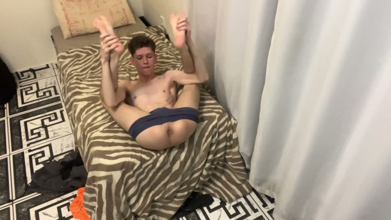 Kedoimath: Dünner twink pumpt schwanz in dämmerlichem badezimmerlicht