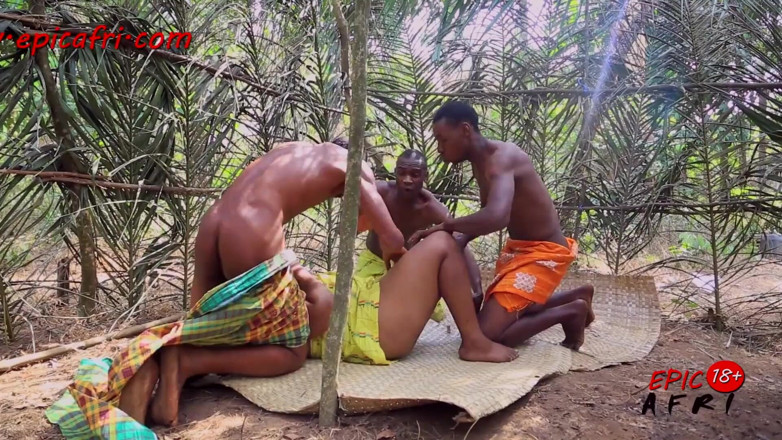 Epicafri: Tiga kontol raksasa pria kulit hitam nggak cukup buat tante...