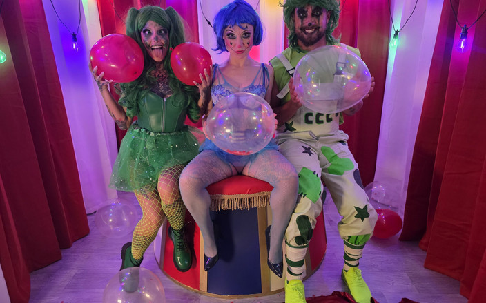 Cock Crazed Clowns: Lily Kink se setkává s balónky milujícími zelené péro, poblážené...