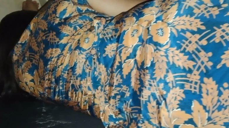 Ayuningsih: Трахаю ее золовку