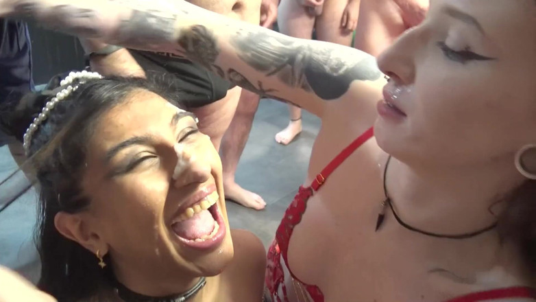 100% Amateur Gangbang and Bukkake from the UK!: Три приголомшливі кралі діляться членом у кімнаті