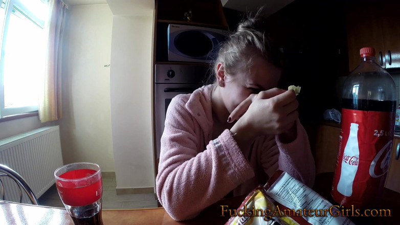 Fucking Amateur Girls: За сценой, актеры развлекаются, едят и шутят