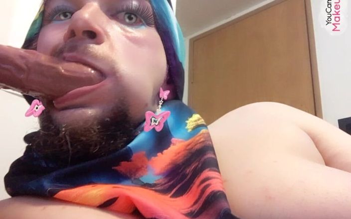 King Of Crossdress: Chupar bebé