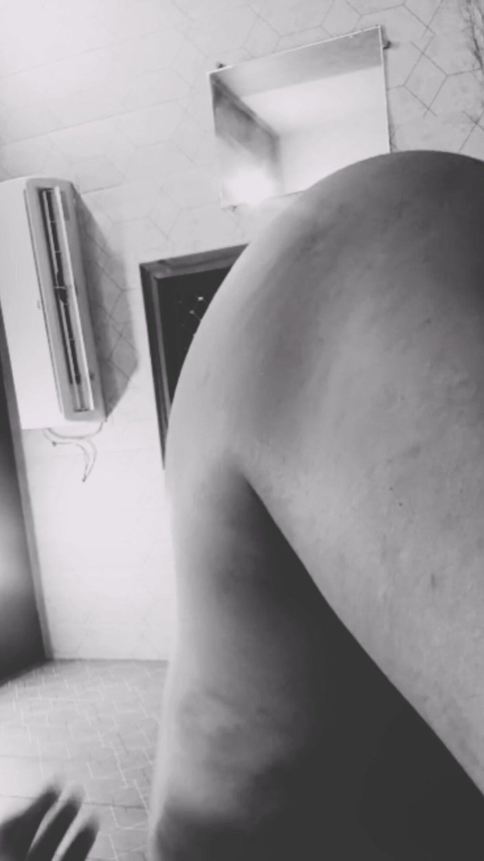 Rishi: 바다 니칼로 마르 자우기 메 아람 세 크로 마칸 말릭 키 베티 코 추사야 룬드 피르 고디 비르 고디 비네이크 치케 니칼 디