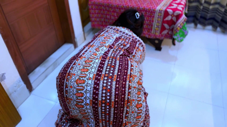 Aria Mia: Bella matrigna bollente egiziana bloccata dentro il tavolo ora vuole...