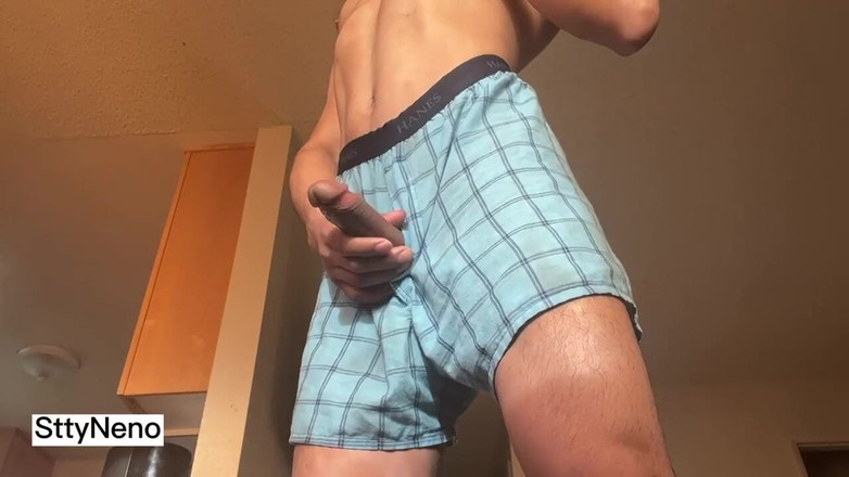 Xooshua (xblue18): Tânăra virgină ia ocazia să se masturbeze pentru prima dată...