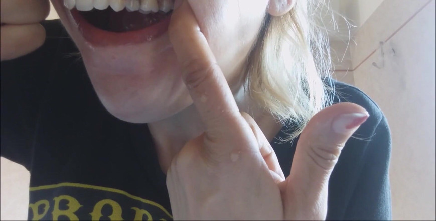 savannahamatoriale: Brushing Your Teeth Is Important and Chantal Loves to Fill...