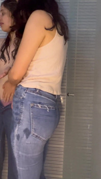 Lesbianas Mojadas Con Jeans Sexo Salvaje Bajo La Ducha
