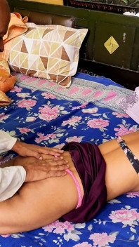 Indická Desi Sasur Bahu hardcore sex v posteli s olizováním růžové kundičky starým mužem video
