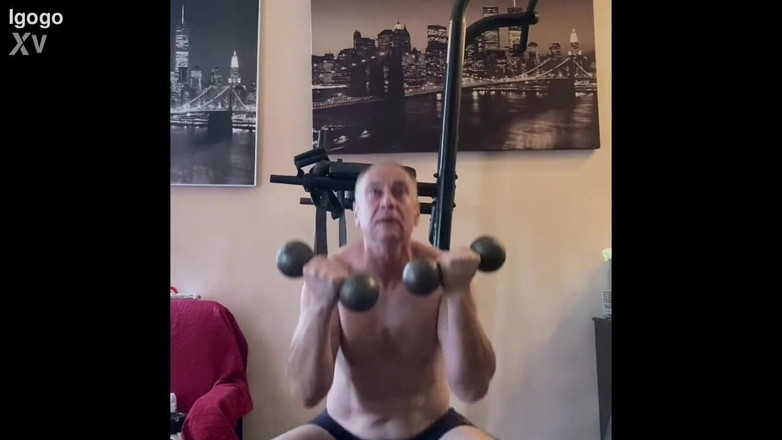 Alex Art: Tôi đang bơm tay của tôi