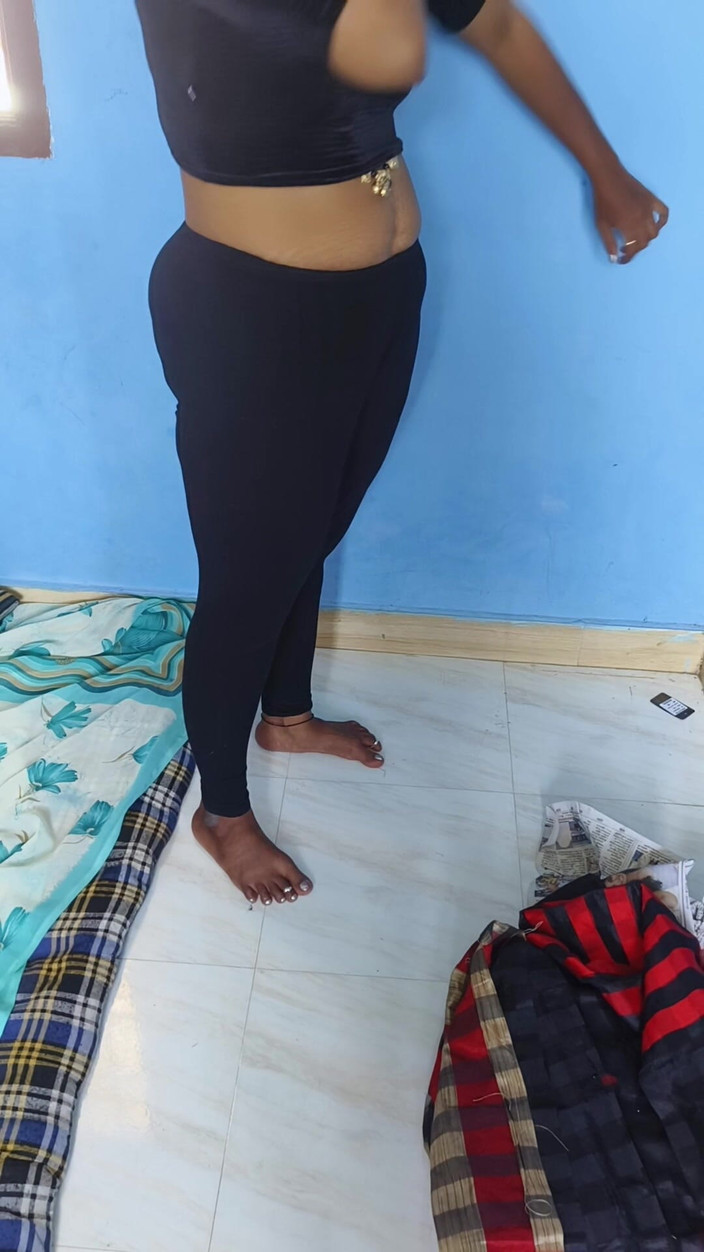 Benita sweety: Pertunjukan hot pamer kain sosis hitam