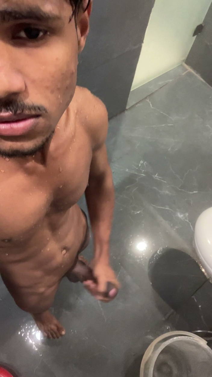 Twink king: Băiatul tânăr se masturbează