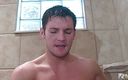 Gay Diaries: Hübscher typ duscht und bekommt seinen schwanz von einem typen...
