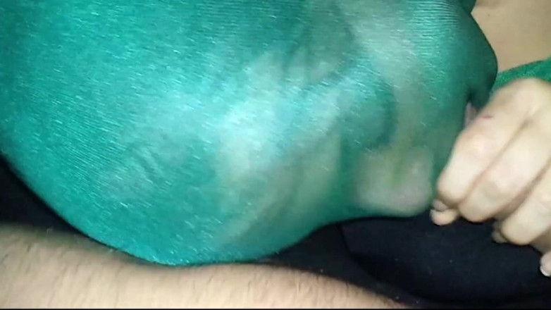 Nylon Xtreme: Mamada de cabeza de nylon verde