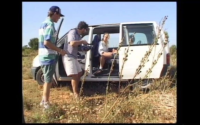 MMV Films XXX: Perbezaan 2