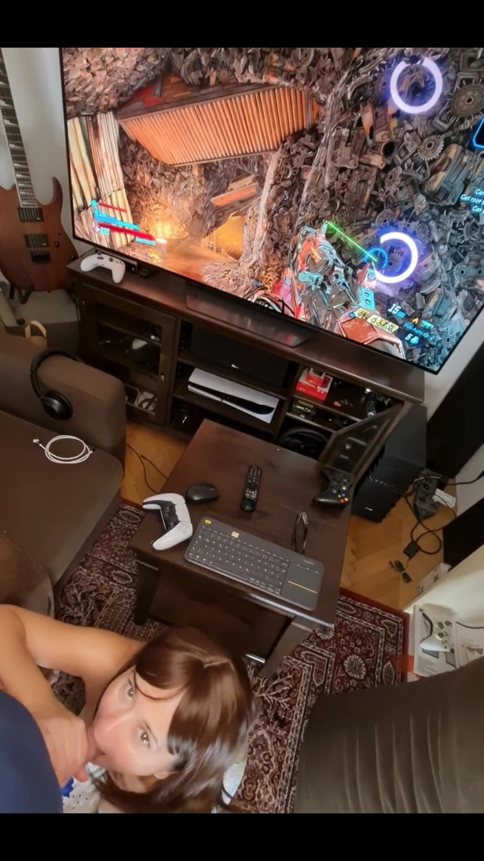 BritneySwallows: Borderlands iii bônus bj &amp;cum swallow freeuse gamergirl