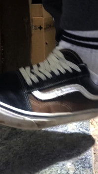 เท้าของฉันในรองเท้า Vans