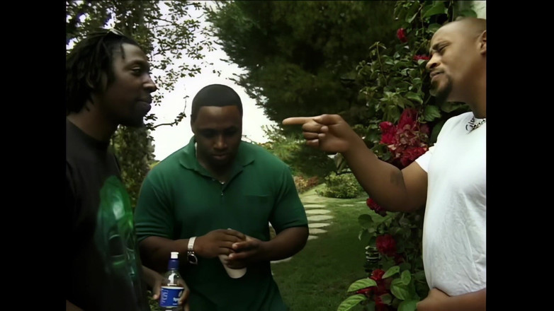 Out Sexxx: Cvičit na pláži s obrovskými penisy na olizování