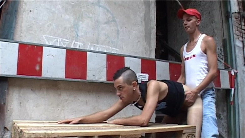 Young Bastards: 흑형 대물 과 섹스하는 백마 나이키