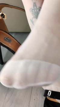 Neue Nylonstrumpfhose Wird Eingeweiht Mit Einem Footjob