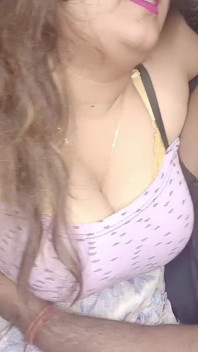 El sirviente le dio a su dominatrix una Una Escocesa y le sacudió todos los bienes de la boca.