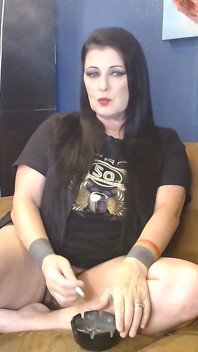 Kouření MILF jen v tričku