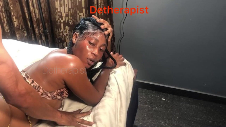 Detherapist: घर का बना सेक्सी सांवली चॉकलेट प्रेमिका मुझे अपनी चूत प्रदान करती है