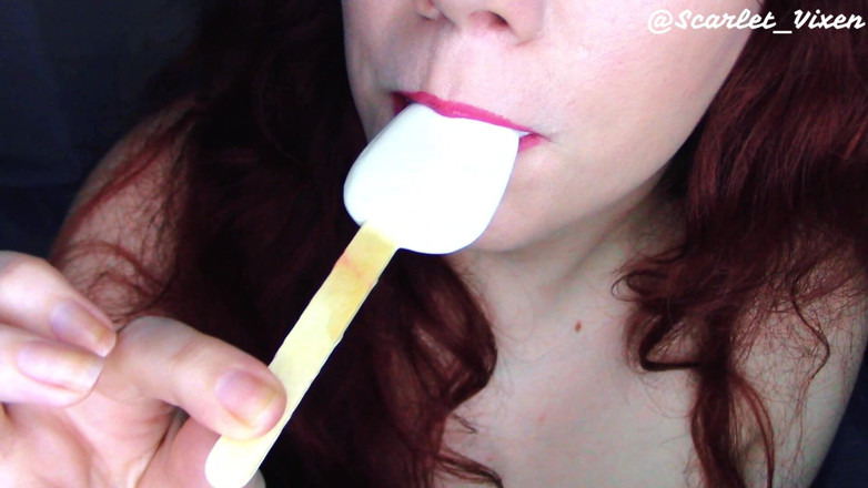 Scarlet Vixen: Menghisap popsicle berkrim