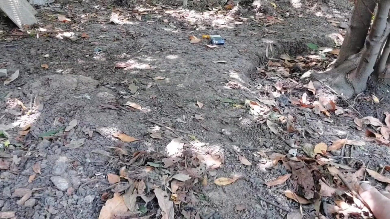 Kitty_Cross: Une douce trans embrasse son gros nounours dans son lit