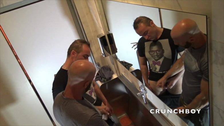 Sex humiliation with french lads: Sexo humilhação no banheiro