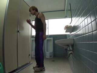 Strix: Kremówka pieprzyć sesję w toaletach na świeżym powietrzu na obozach szkoleniowych...