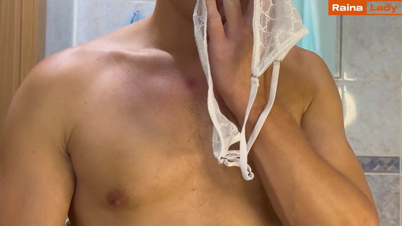 Raina_Lady: Mama mea vitregă m-a prins masturbându-mă