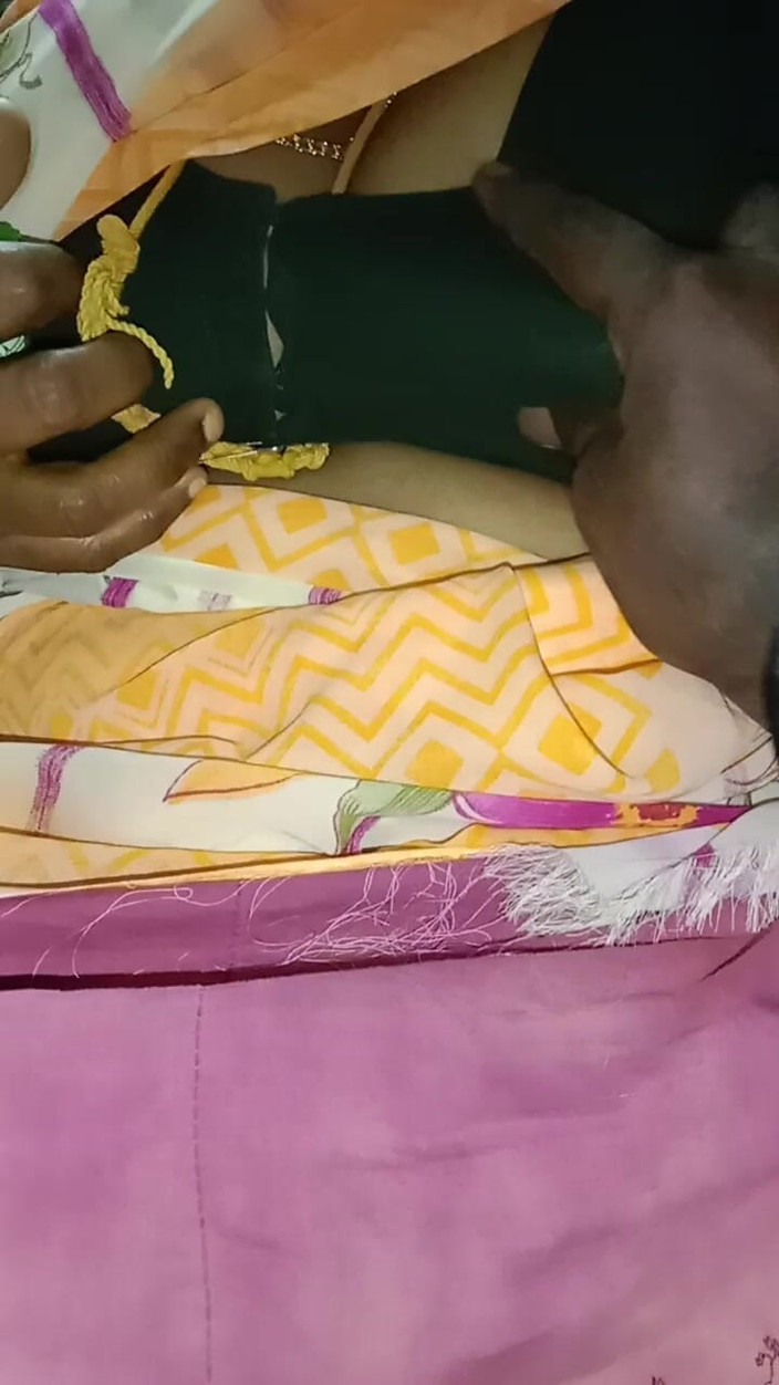 Tamil Anti Uma: Teta mého souseda mi zavolala, když byl její manžel pryč,...