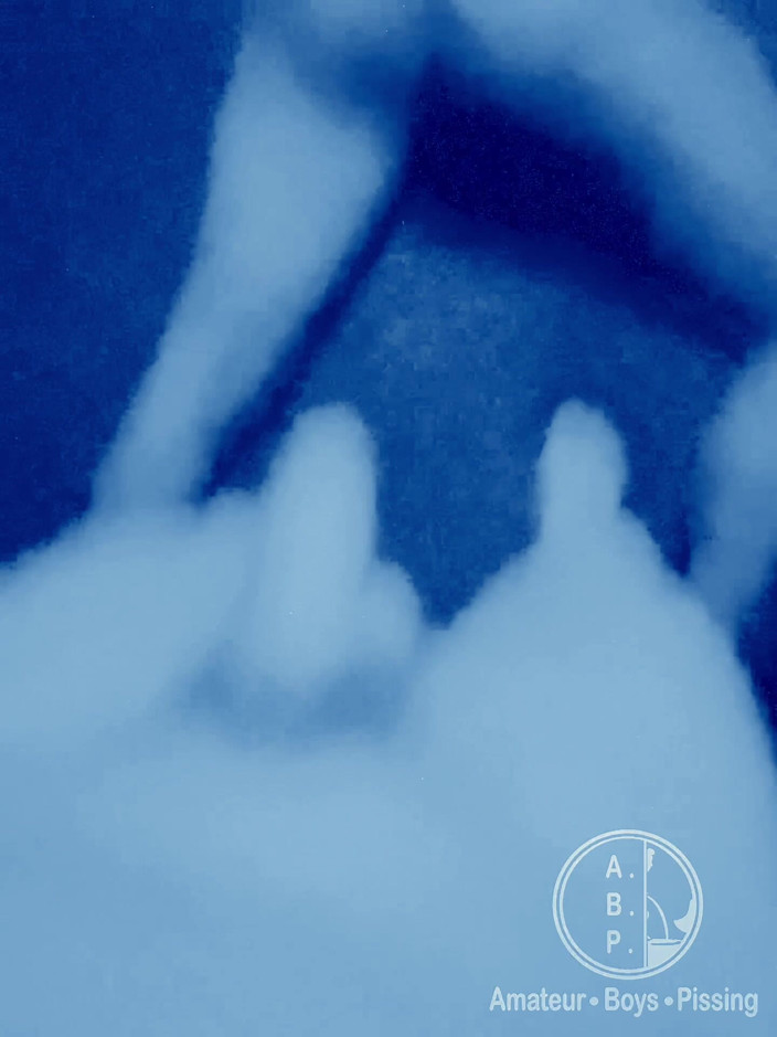 AmateurBoysPissing: 쉬고 있는 학생을 발견하고 오줌으로 깨워주는 수영 코치