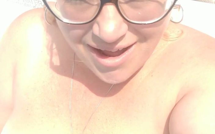Lily Bay 73: Ich wünschte, ich wäre nackt im pool und habe heute...