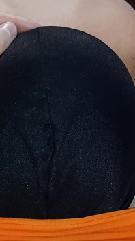 我的女同性恋奴隶很快让我高潮，而我的第二个奴隶则在附近休息