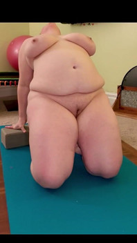 Yoga desnudo con Sadie