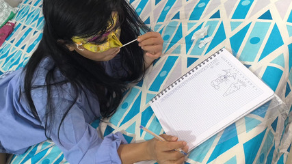 NEGRITA SEXY: Студент робить домашнє завдання в будинку мачухи, а потім помічає щось ніжне і загадкове