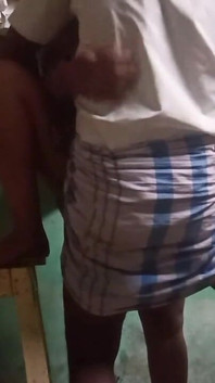 Tamil desi - üvey erkek kardeşine ve üvey kız kardeşinin amına penis sokuyor