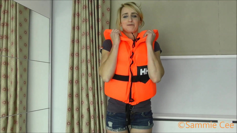 Sammie Cee: Helly Hansen colete salva-vidas