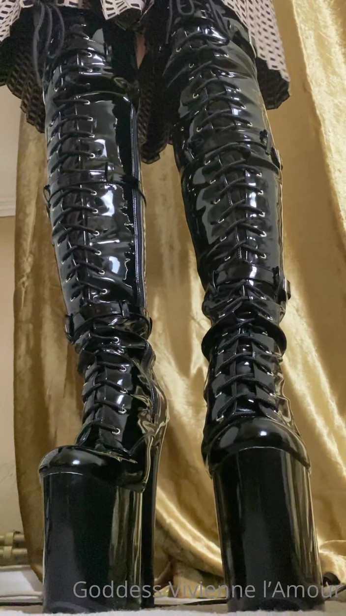 Vivienne l'Amour: Vivienne L'amour - Obryně tě spolkne celé