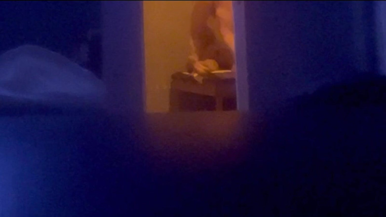 AmateurMates: Cam Fångad S Twink Vaknade Av Sin Kåta Styvpappa För...