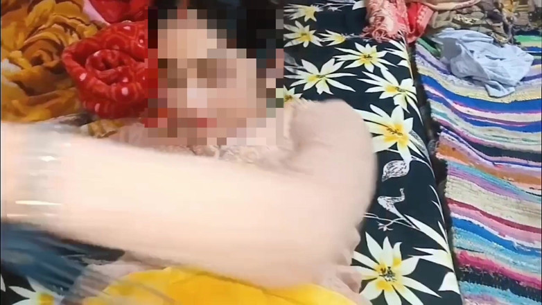 Janvibhabhii: Indická manželka má romantiku a má sex s šéfem jejího manžela...