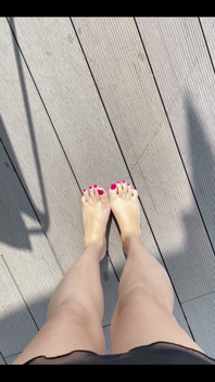 Who likes my feet?